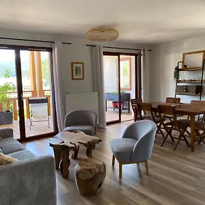 https://chez-roz.hotels-rhonealpes.com