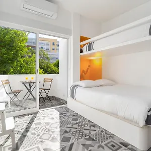 https://warm-yellow.hotelaalgarve.com
