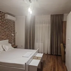 https://shkodra-27-center-house.albaniahotels.org